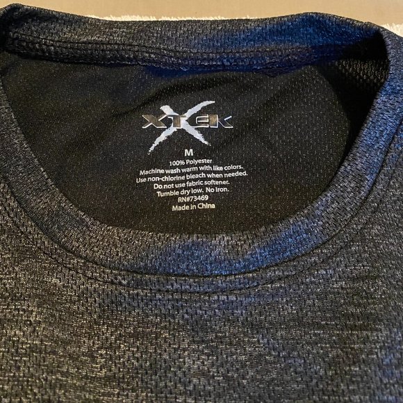 Long-sleeved activewear top - Picture 3 of 4